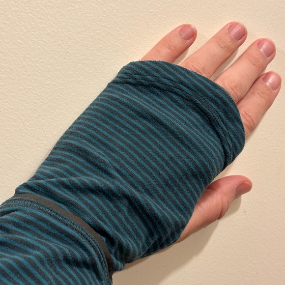 Lululemon Striped Green/Teal Long Sleeve Women's Top - Picture 3 of 3